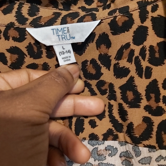 Like new Time and Tru animal print dress 👗 - Picture 3 of 6